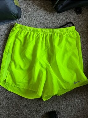 Men’s Nike shorts large